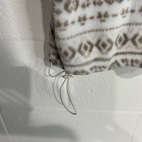 Brown and White Patterned Pullover Eddie Bauer medium - Picture 2 of 4